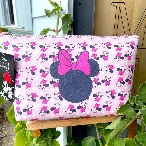 Disney Handbags - DISNEY Minnie Mouse Makeup Bag